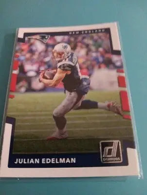 2018 Donruss Julian Edelman #186 Patriots Football Card. NRMT+ - Football Card Single