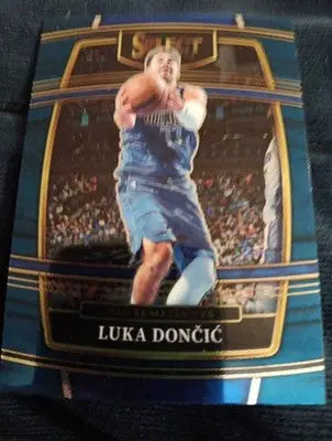 2021-22 Panini Select - Concourse Luka Dončić #12 Blue. Dallas. NRMT+ - Basketball Card Single
