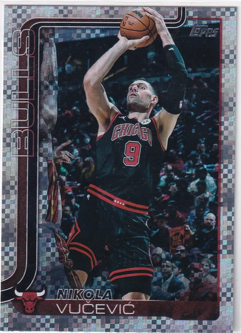2025-26 TOPPS #36 NIKOLA VUCEVIC SPARKLE- CHICAGO BULLS - Basketball Card Single