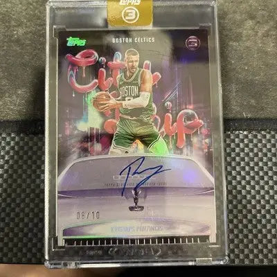 2025-26 Topps Three Kristaps Porzingis City Drip Holo /10 Auto Celtics SB6 - Basketball Card Single