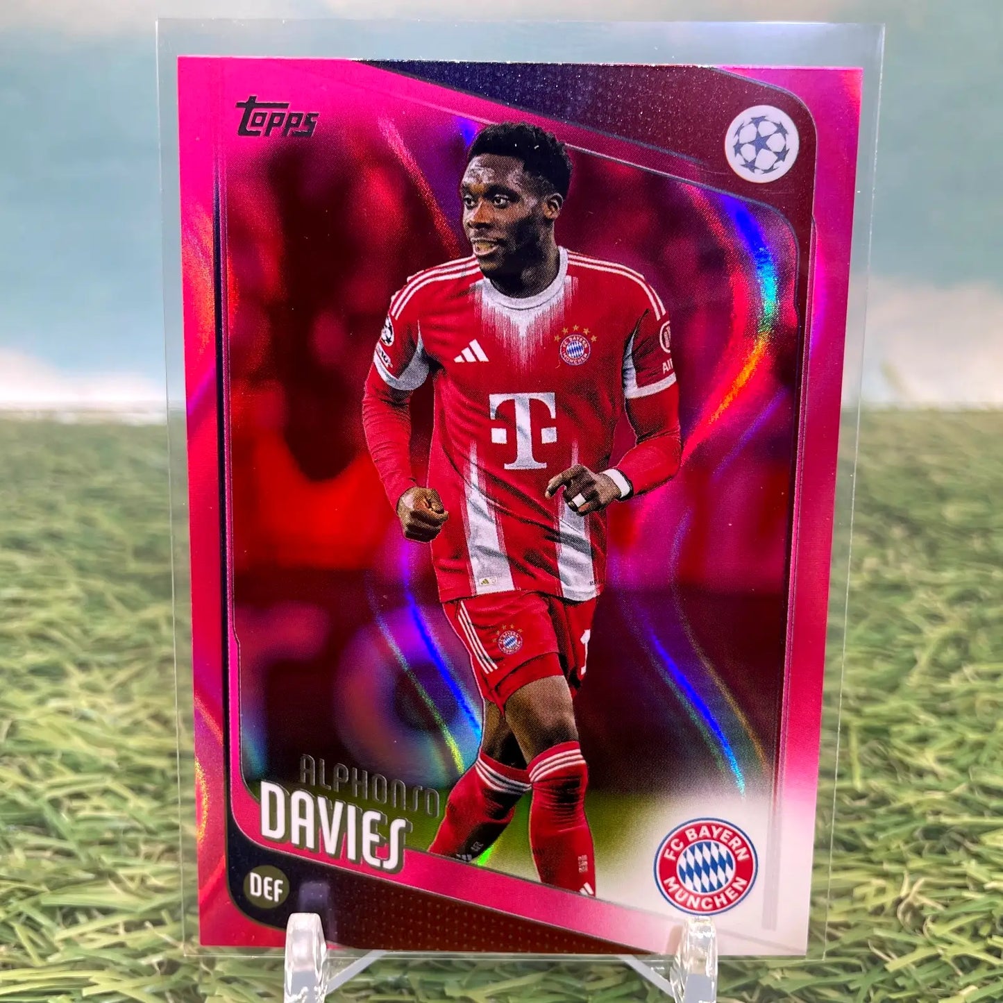 2025-26 Topps UEFA UCC Flagship Alphonso Davies Neon Pink Flowfractor Bayern #90 - Soccer Card Single