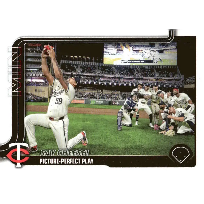 2025 Topps #81 Carlos Correa NM-MT Minnesota Twins Baseball Card - Baseball Card Single