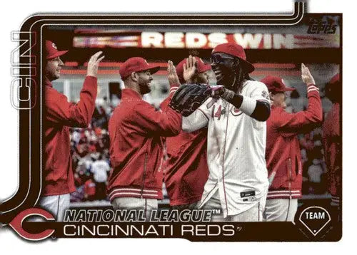 Baseball trading card of Cincinnati Reds players celebrating with original gloss NM-MT