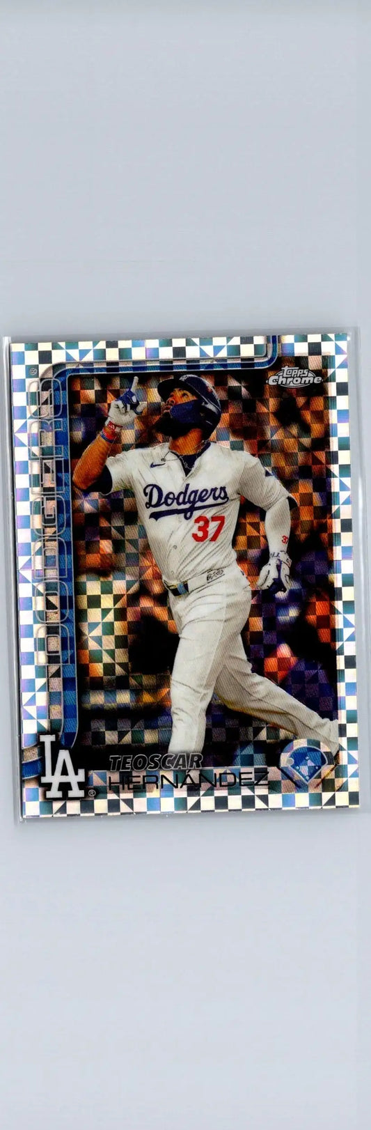 Los Angeles Dodgers baseball card 2025 Topps Chrome Teoscar Hernández number 37