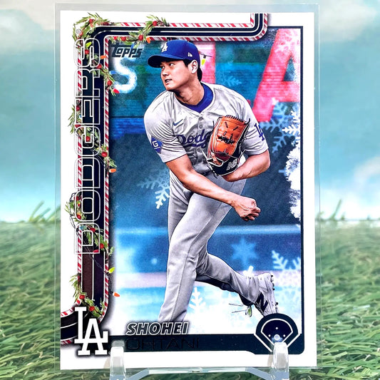 2025 Topps Holiday #H1 Shohei Ohtani Pitching Variation FEATURED KM07 - Baseball Card Single