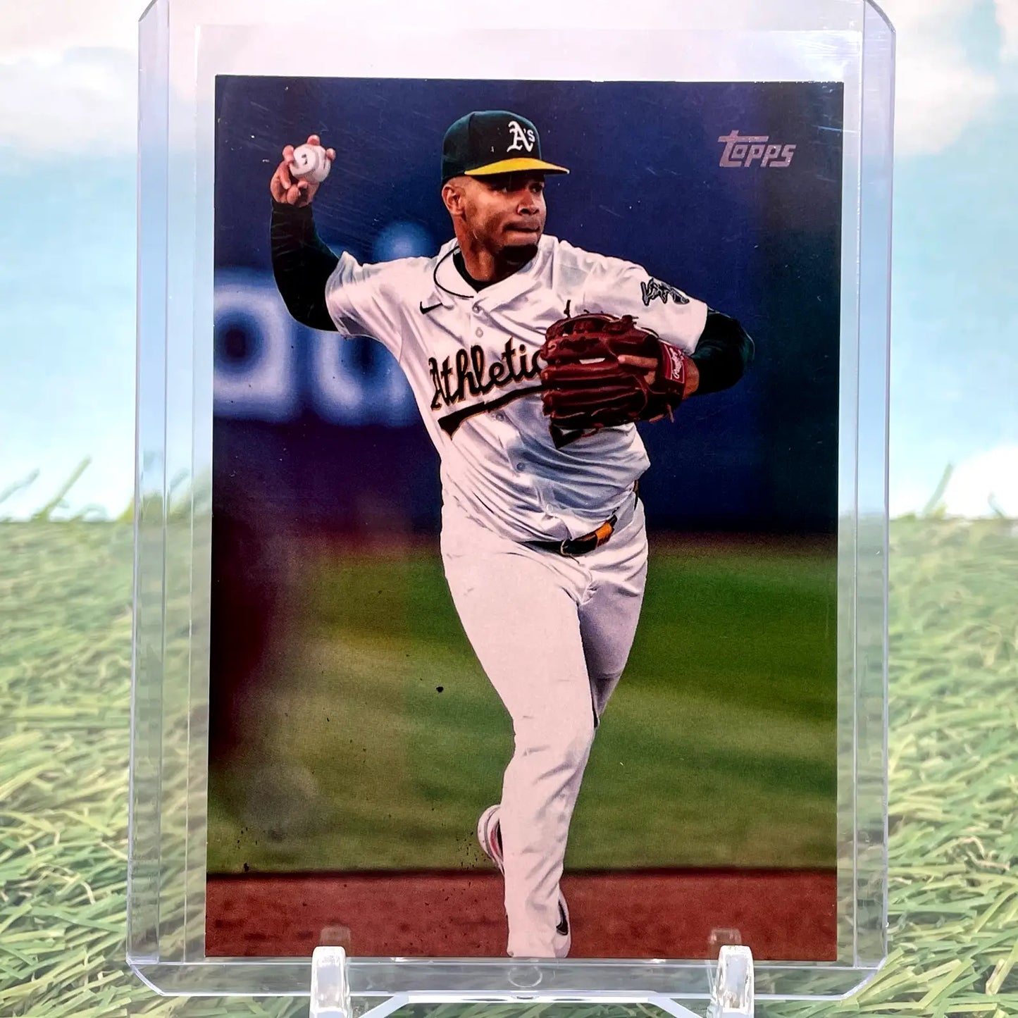 Baseball trading card of Darell Hernaiz pitcher from 2025 Topps Series 2