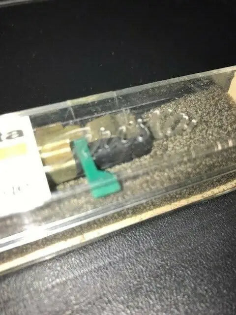 Turntable cartridge in packaging for Arista 1586 EV phono cartridge with N4-05 specs