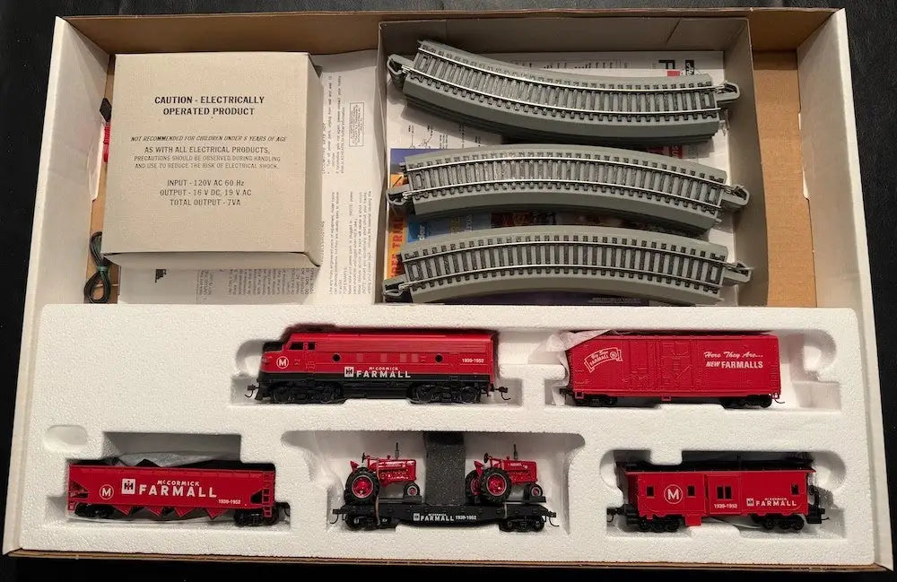 Athearn Case IH Farmall HO Scale Train Set 1999 Complete Rare IH Tractor