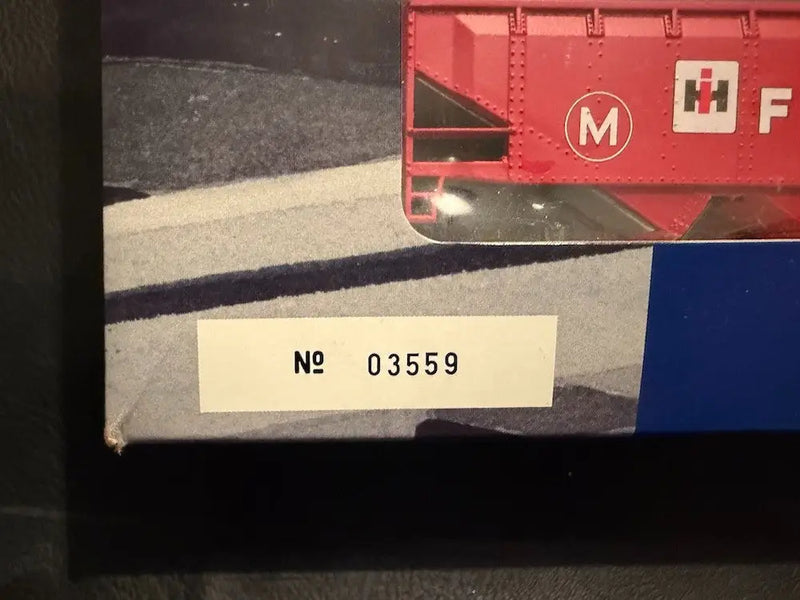 Athearn Case IH Farmall HO Scale Train Set 1999 Complete Rare IH Tractor