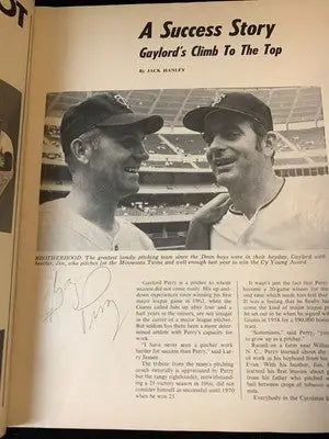 AUTO 1971 San Francisco Giants Yearbook Mays McCovey Marichal 24 Signatures JSA - Sports Memorabilia