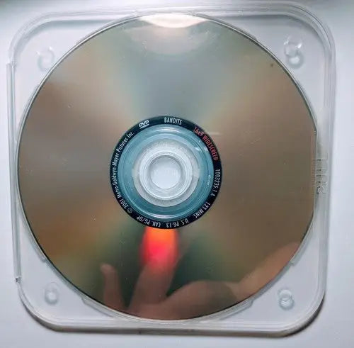 Silver DVD with blue ring in clear case from Bandits featuring Bruce Willis and Billy Bob Thornton