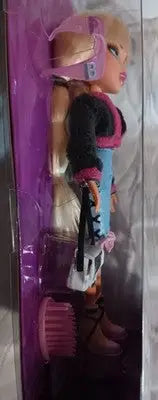 BRATZ GOIN’ OUT! CLOE AKA ’Angel’ Fashion Doll~Purse Glasses Brush Beautiful NIB