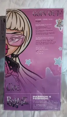 BRATZ GOIN’ OUT! CLOE AKA ’Angel’ Fashion Doll~Purse Glasses Brush Beautiful NIB