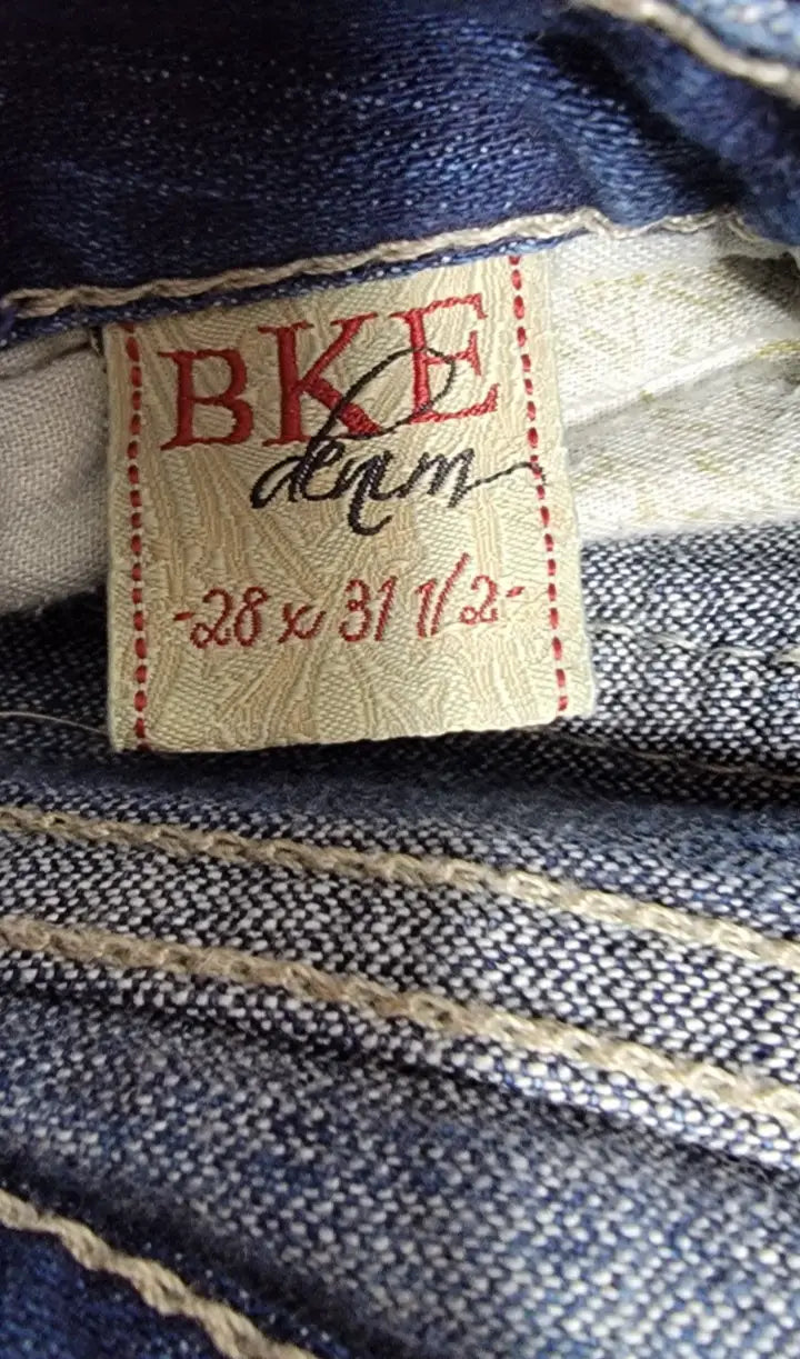 Buckle BKE Denim Sabrina - Size 28 x 29 - Embroidered Bootcut - Apparel