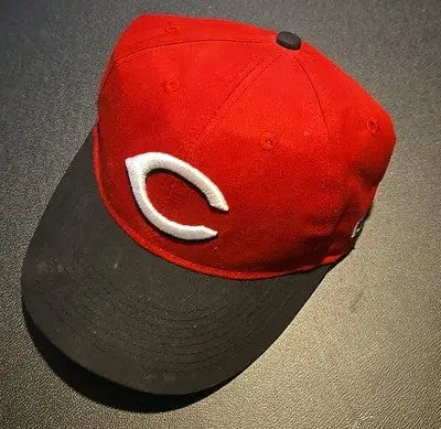Cincinnati Reds Hat Lot With Elly Graded With 8 Card W Small Writing On Inside - Apparel