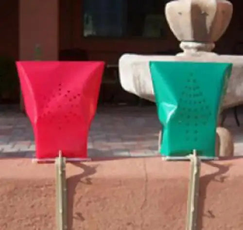 Classic LUMINARY SET with red and green insect traps featuring perforated sides and luminarias bags
