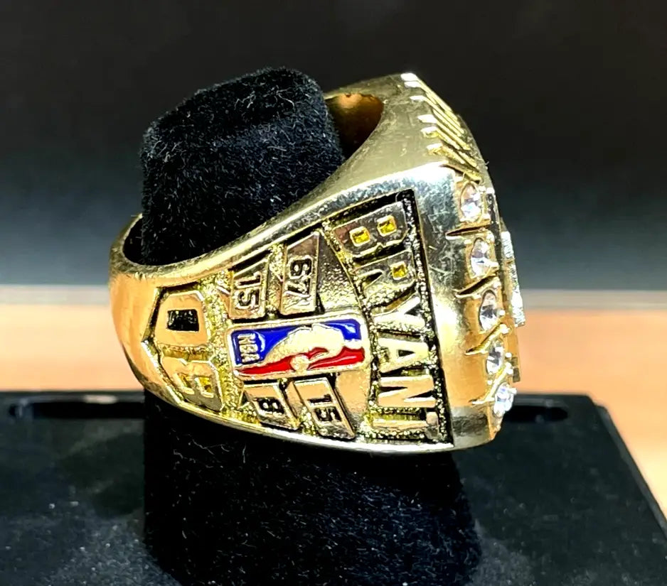 2000 Los Angeles Lakers Championship Ring Kobe (Replica) - Sports Memorabilia