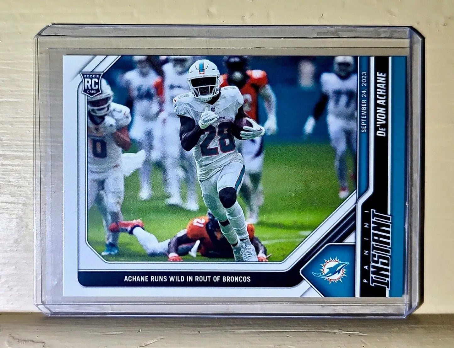 De’Von Achane 2023 Panini NFL Rookie Football #5 Card 1 of 201 Dolphins - Football Card Single