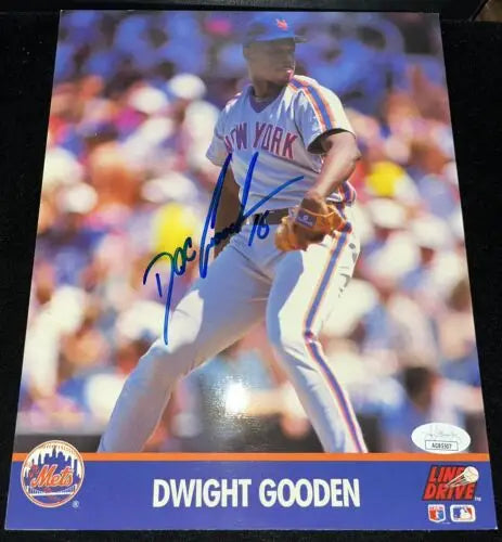 Dwight Gooden autographed action photo for baseball cards collectors, JSA certified