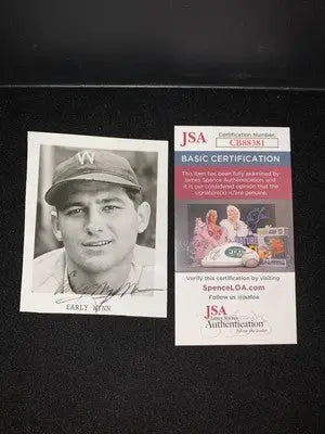 Signed Early Wynn baseball card with authentication from Washington Senators 1939-48