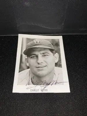 Early Wynn signed 1939-48 Washington Senators baseball card with auto and JSA certification
