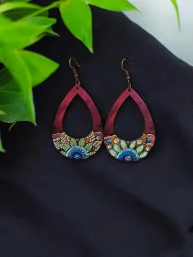 Flower Countryside reversible hallow teardrop earrings with floral and jeweled red design