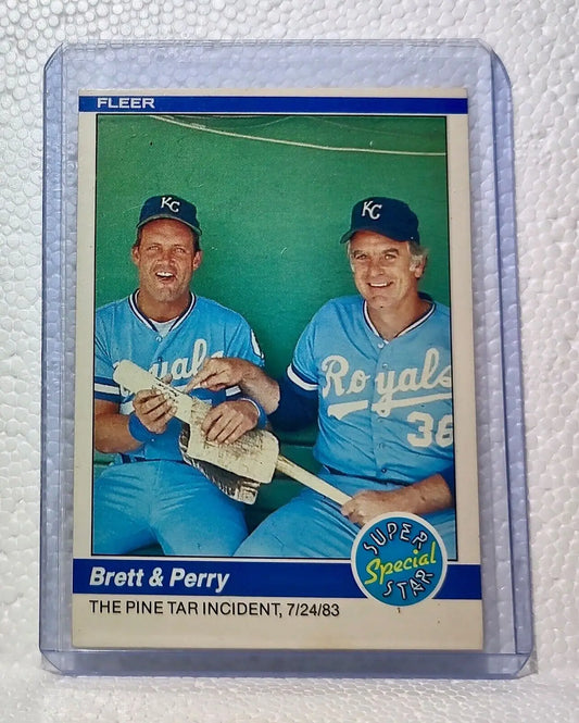 George Brett / Gaylord Perry 1983 Fleer MLB #638 Super Star Baseball Card Chiefs - Baseball Card Single
