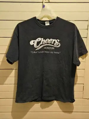 Gildan Cheers Boston Mens L Black Short Sleeve Graphic Tee I Dont Know My Name - Apparel