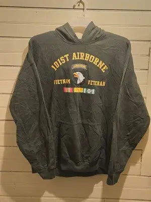 Gildan Mens Hoodie XL 101st Airborne Vietnam Veteran Pullover Green Eagle Logo - Apparel