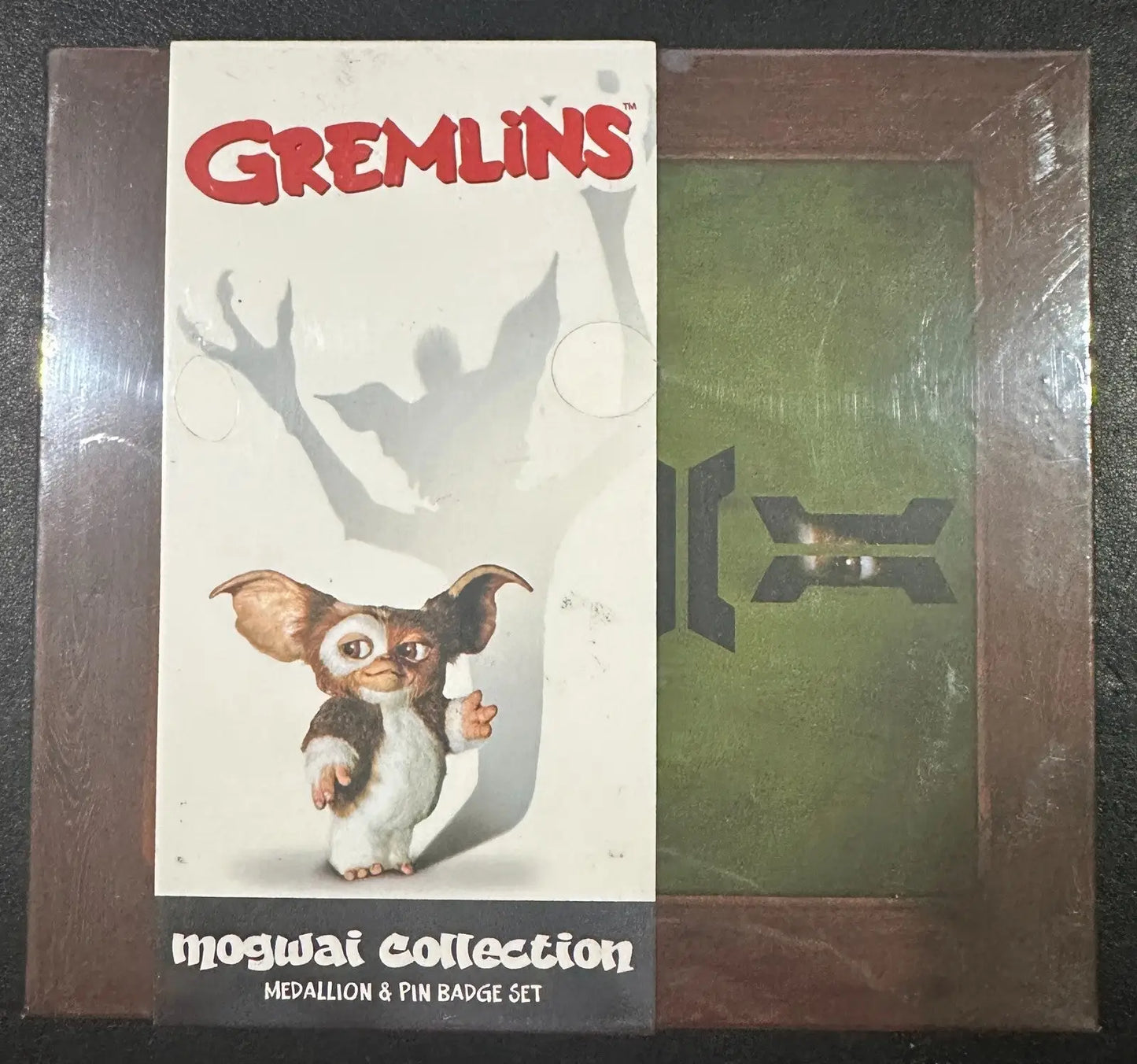 Gremlins Limited Edition Medallion and Pin Set Brand New Factory Sealed - Entertainment Memorabilia
