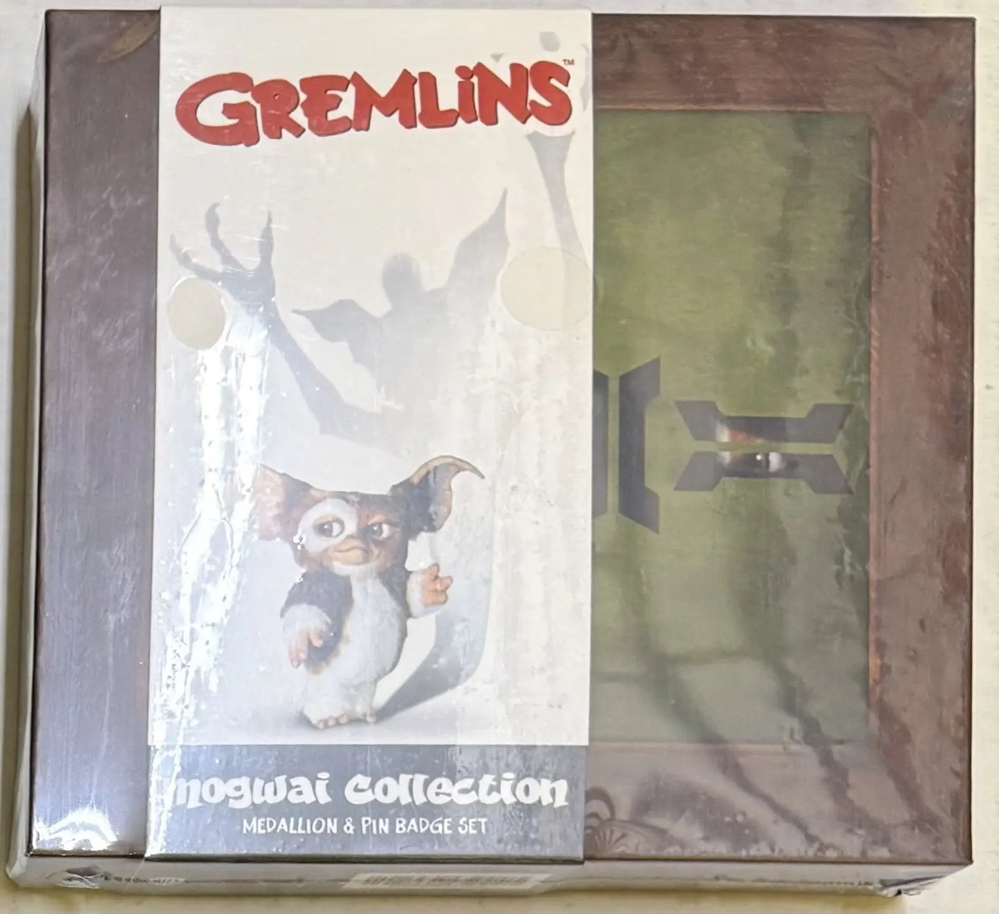 Gremlins Mogwai Collection Medallion & Pin Badge Set 0485/5000 - Entertainment Memorabilia