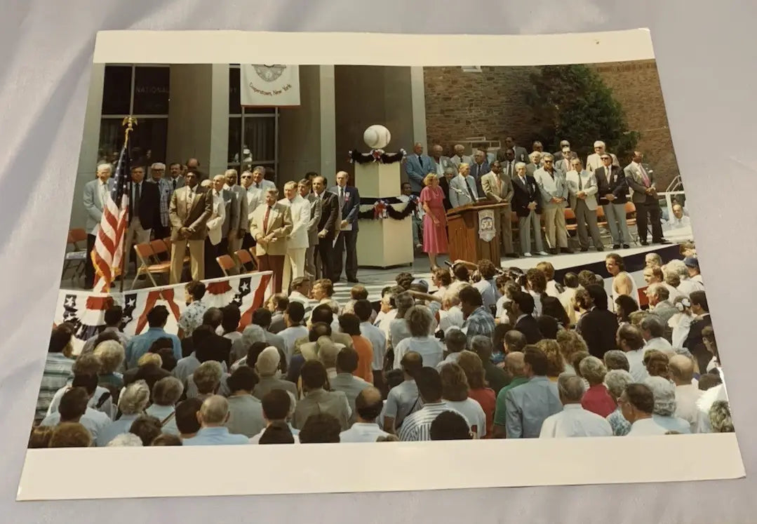 Historical outdoor event photo featuring Johnny Bench and sports memorabilia from 1989 Hall of Fame induction