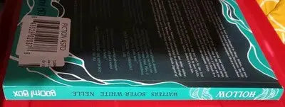 Hollow by Watters Shannon; Boyer-White Branden - Comic Book