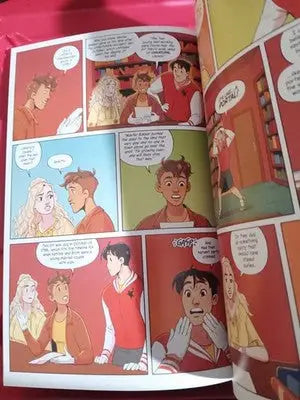 Hollow by Watters Shannon; Boyer-White Branden - Comic Book