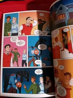 Hollow by Watters Shannon; Boyer-White Branden - Comic Book