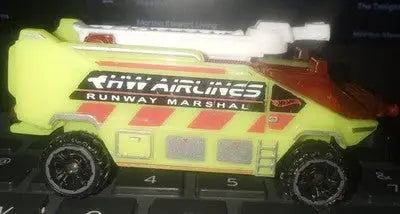 Hot Wheels Runway Res-Q 104/250 - Neon Green/ Red - HW Metro 7/10 Pre-Owned