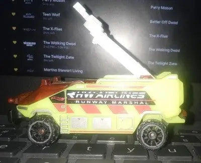 Hot Wheels Runway Res-Q 104/250 - Neon Green/ Red - HW Metro 7/10 Pre-Owned