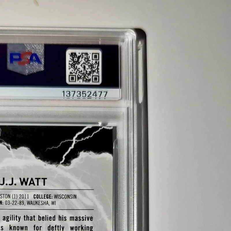 J.J. Watt 2023 Topps Resurgence Voltaic Blue Wave Refractor #RV-18 32/75 PSA 10