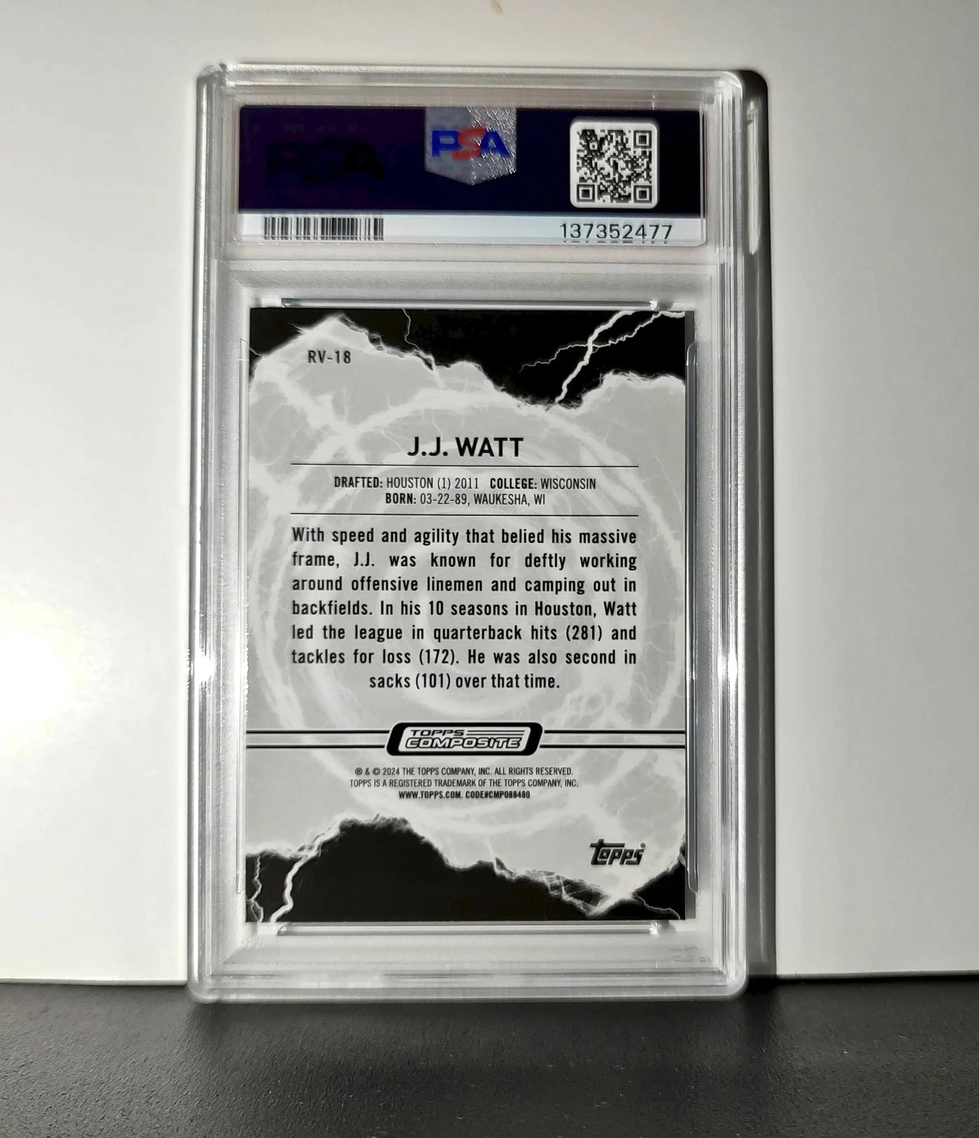 J.J. Watt 2023 Topps Resurgence Voltaic Blue Wave Refractor #RV-18 32/75 PSA 10