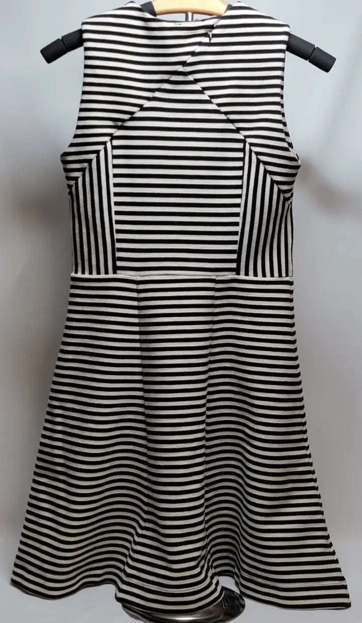 Joe Fresh Size XS Sleeveless Striped Dress Ivory Black Retro - Apparel