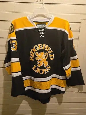 JOG Hockey Jersey Mens 48 Ridgefield Lions MacNaughton 63 Black Gold Embroidered - Apparel
