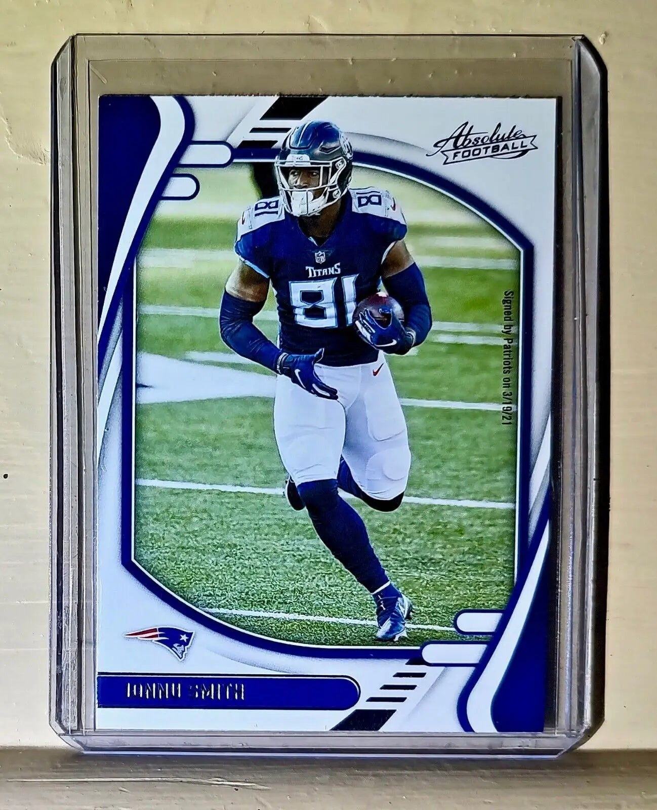 Jonnu Smith 2021 Panini NFL Absolute Football #29 Card Patriots - Football Card Single