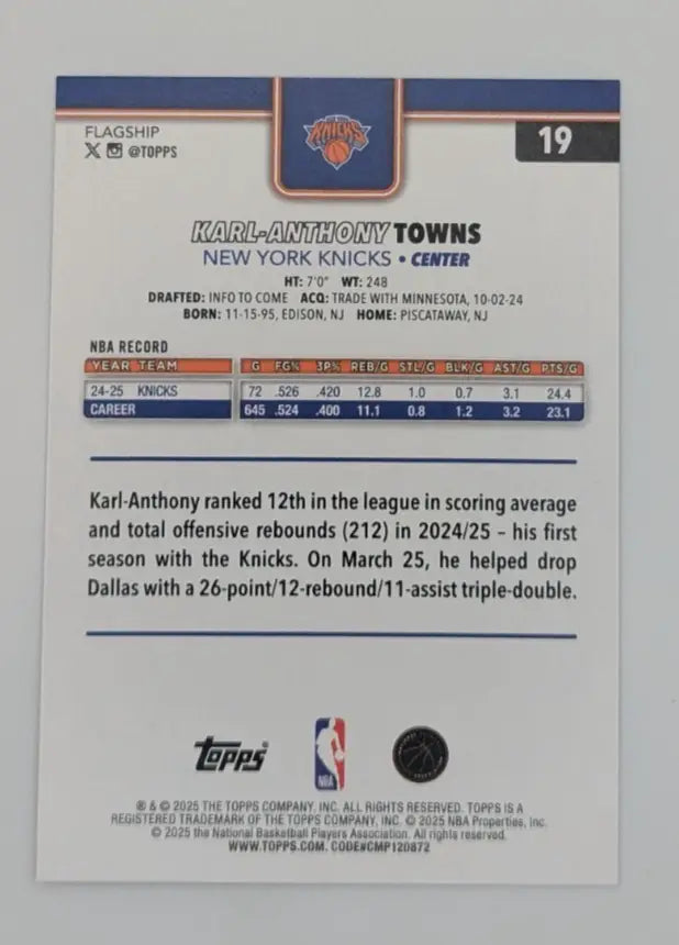 Karl-Anthony Towns 2025-26 Topps Flagship Basketball #19 Gold Parallel 1725/2025 - Basketball Card Single