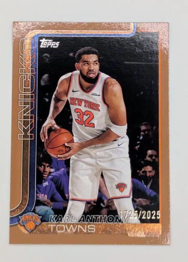 Karl-Anthony Towns 2025-26 Topps Flagship Basketball #19 Gold Parallel 1725/2025 - Basketball Card Single