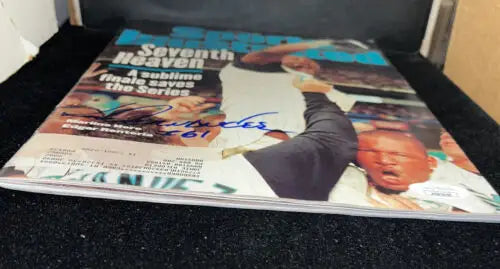 Hernandez signed auto Sports Illustrated magazine featuring Marlins 1997 WS MVP