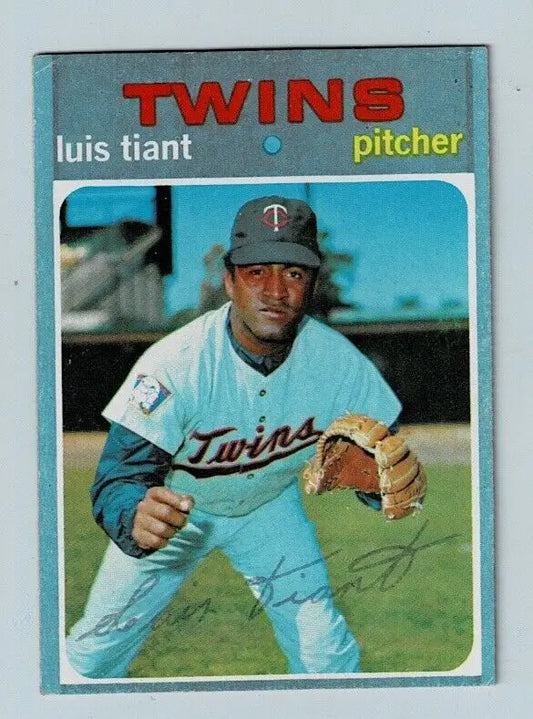 Luis Tiant 1971 Topps baseball card, a rare blackless print error trading card
