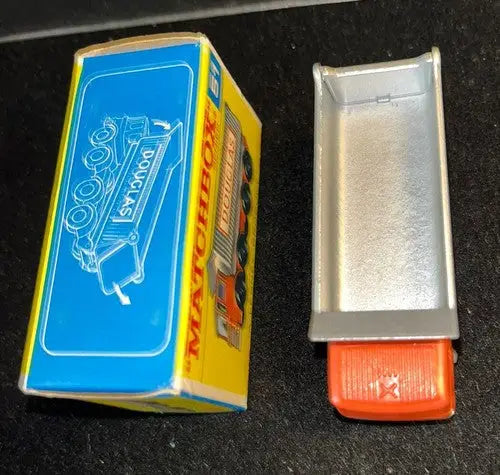 MATCHBOX NO # 51-C 8 WHEEL TIPPER ORANGE BODY DOUGLAS LABELS NMT - Action Figure & Toy