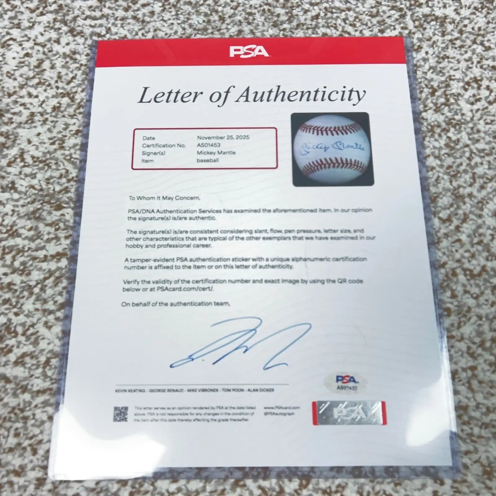 Mickey Mantle Autographed Baseball UV Case PSA DNA COA Authenticated HOF Auto