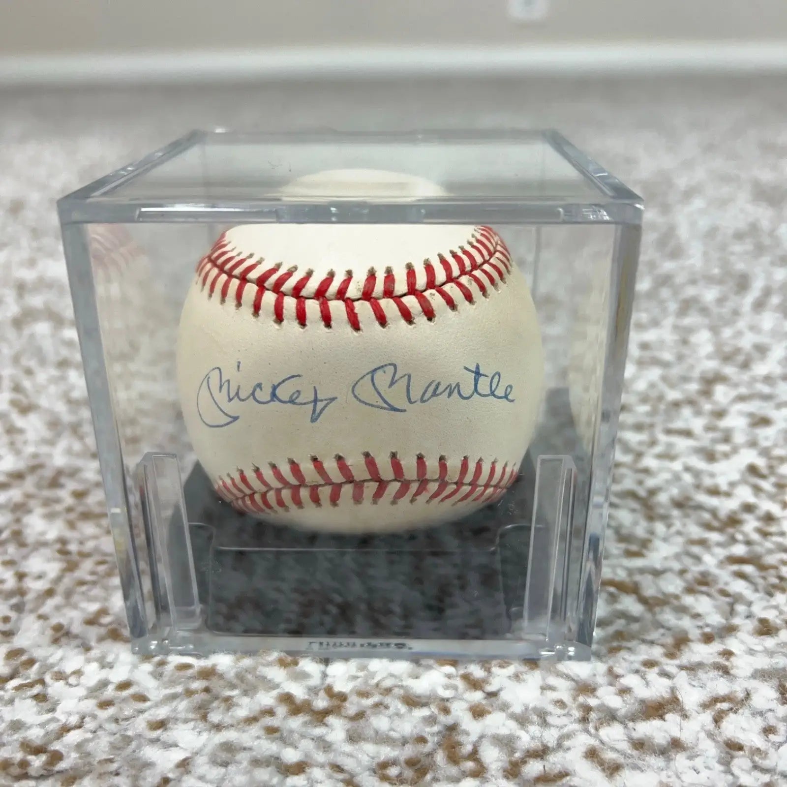 Mickey Mantle Autographed Baseball UV Case PSA DNA COA Authenticated HOF Auto