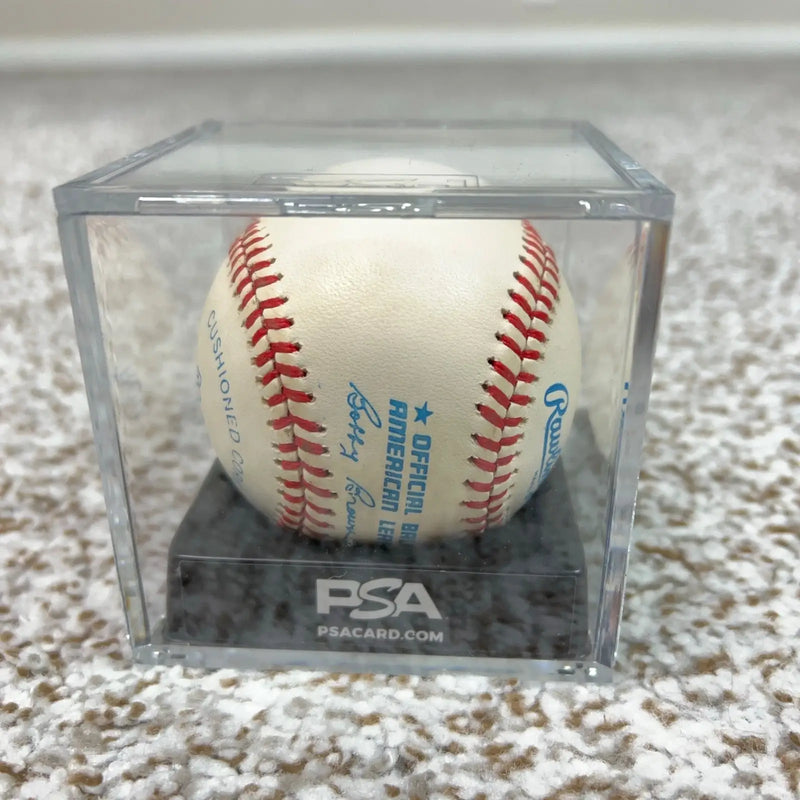 Mickey Mantle Autographed Baseball UV Case PSA DNA COA Authenticated HOF Auto